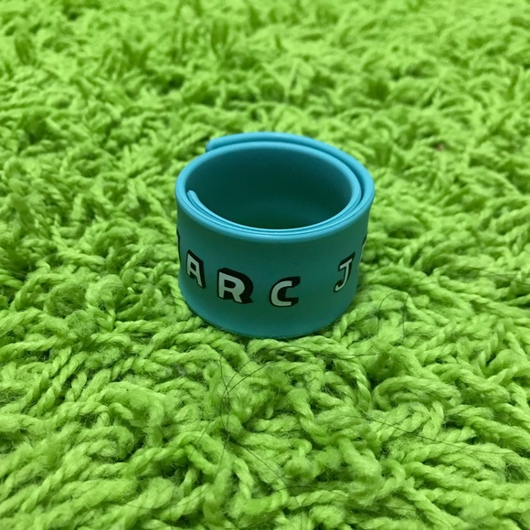 Marc Jacobs I LOVE MARC JACOBS Blue Slap Bracelet - Picture 5 of 5